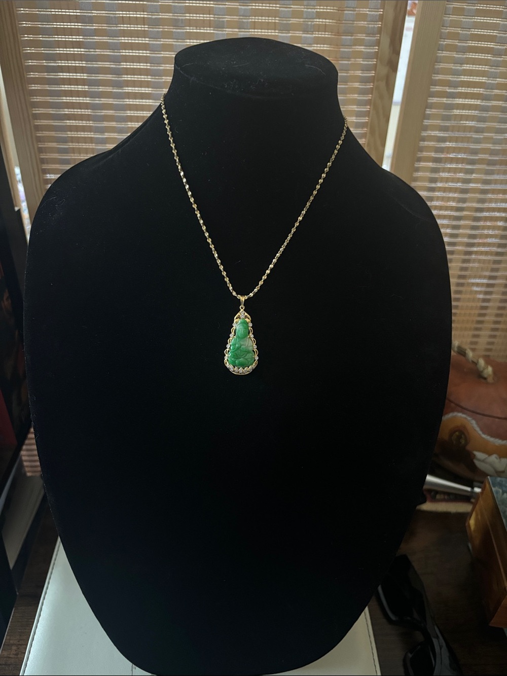 18KT Green Jade Buddha Pendant in Gold - Picture 2 of 5